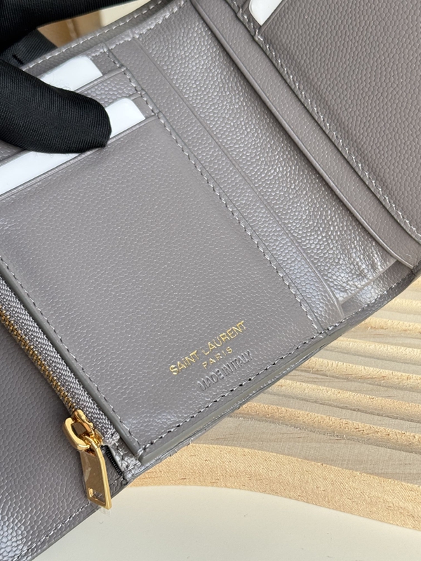 イヴサンローラン財布角部分ディテール